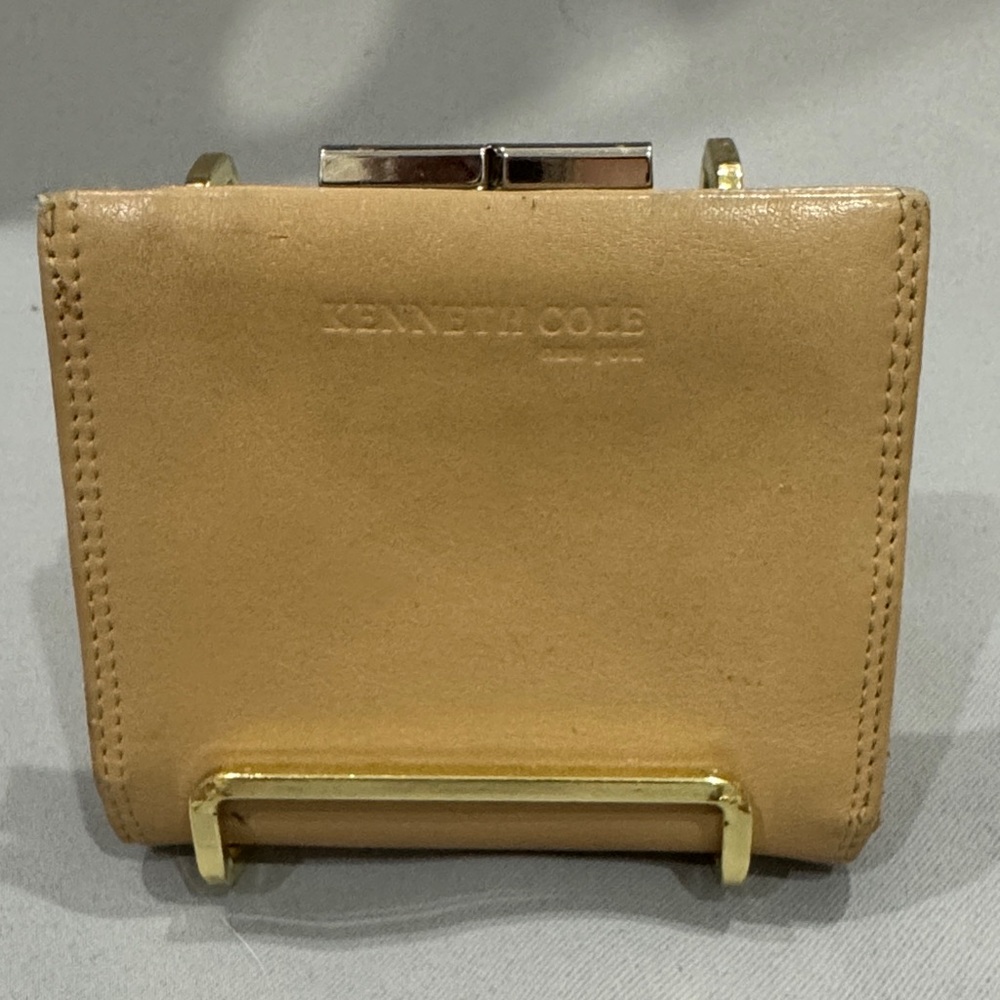 Vintage ** Kenneth Cole Kiss-Lock Wallet – Ultra Soft Tan Leather